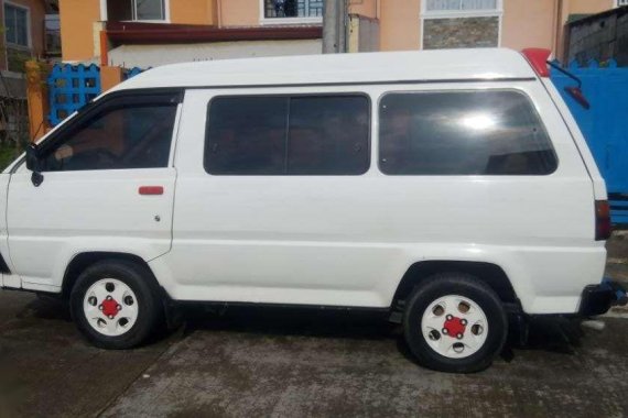 Toyota Lite Ace (White) 1995 Model