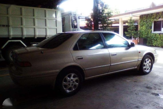 Cashmere Beige Metallic Toyota Camry 1999