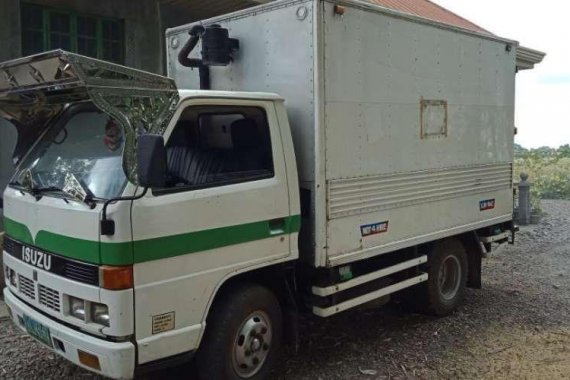 Like new Isuzu Elf aluminum van 10 feet