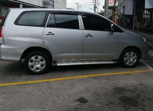 SELLING Toyota Innova J 2010