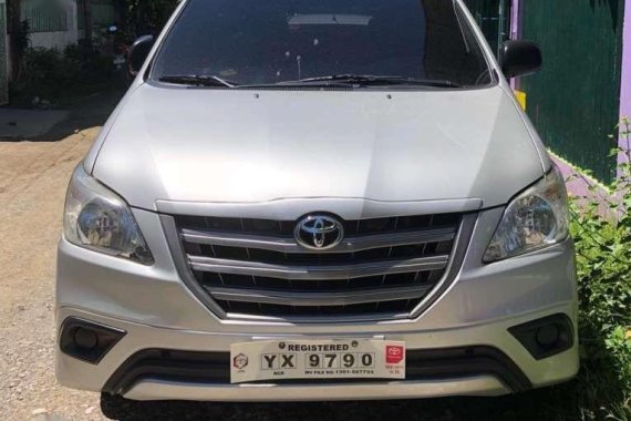 SELLING Toyota Innova E 2016