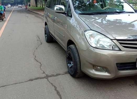 SELLING TOYOTA Innova G 2010