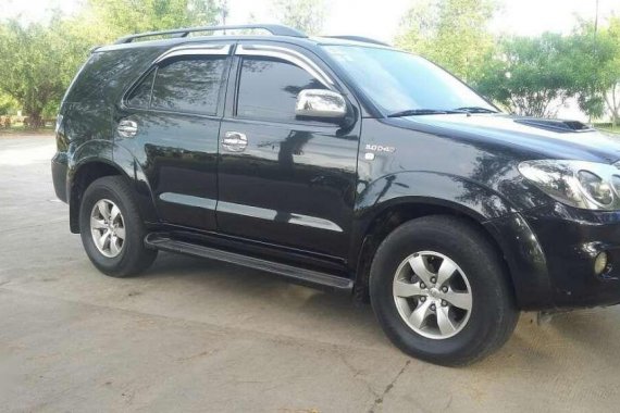 SELLING TOYOTA Fortuner V 4x4 2007 automatic