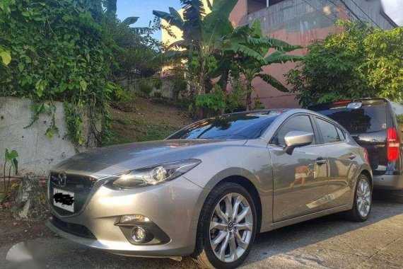 Selling Mazda 3 skyactiv R 2.0 hatchback 2015 Automatic