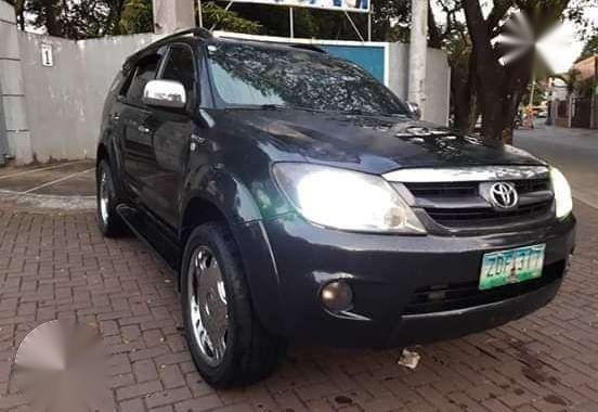 Toyota fortuner G lady owned SUV 2006