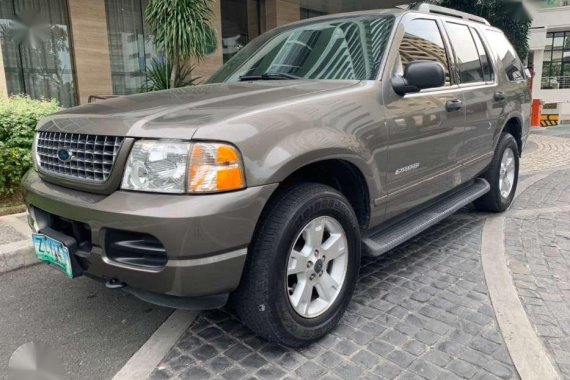 For sale: 2005 Ford Explorer XLT Gray Automatic Transmission