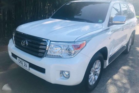 Toyota Landcruiser V8 AT 4x4 local 2011 FOR SALE