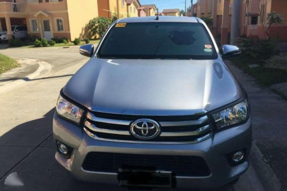 SELLING TOYOTA Hilux 2017 Model