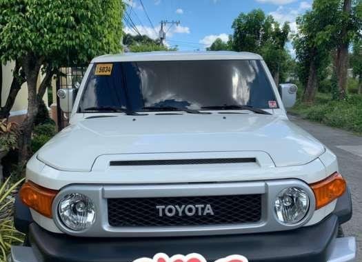 Selling TOYOTA FJ Cruiser 2014 Model