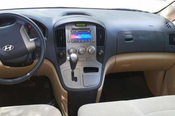 SELLING HYUNDAI Starex vgt 1st owner 2015