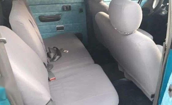 Toyota Revo 2000  manual transmission