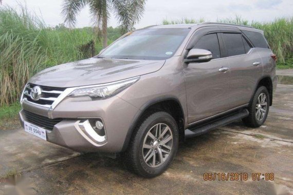 SELLING TOYOTA Fortuner v 2017 matic