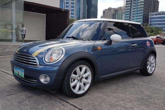 2010 MINI COOPER. LIKE NEW. MUST SEE.