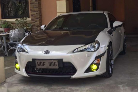Toyota 86 Satin White Pearl 4000 mileage only 2003