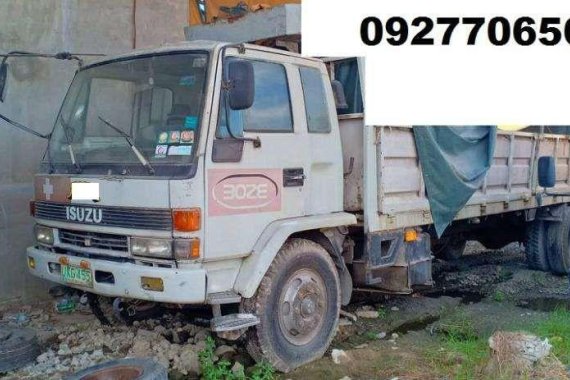 SELLING Isuzu Forward 8 studs dropside local