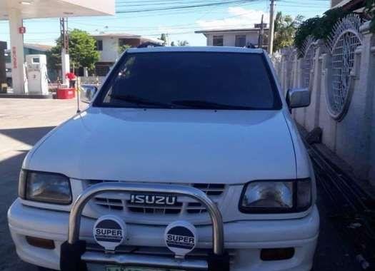 SELLING Isuzu Fuego 2000