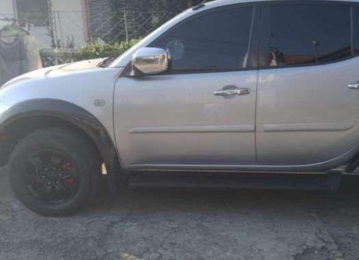 SELLING MITSUBISHI Strada 2009 4x4