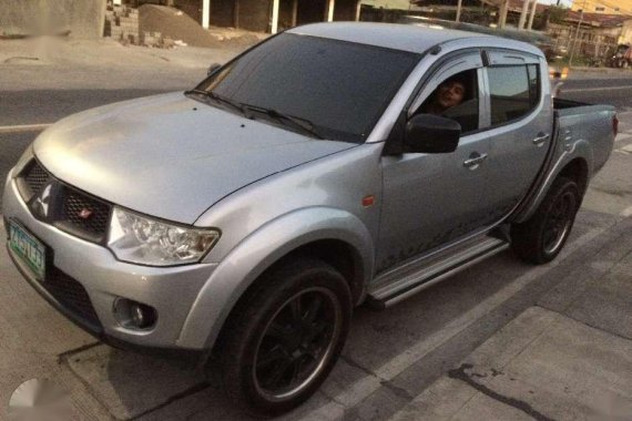 MItsubishi Strada diesel manual 2009 4x4 look