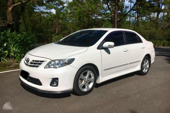 FOR SALE 2011 model Toyota corolla Altis 1.6V top of the line