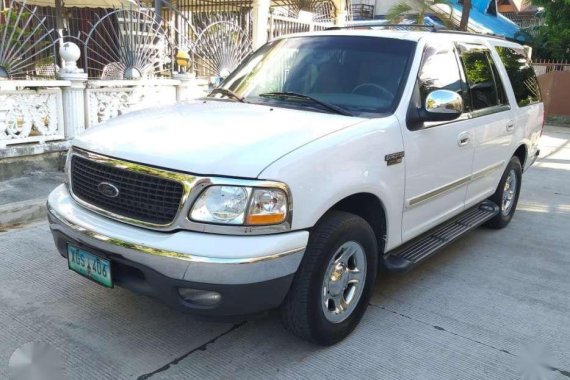 2002 Ford Expedition XLT. Original paint shiny white