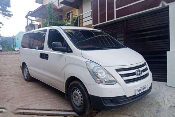 2018 Hyundai Grand Starex 2.5 Diesel MT white