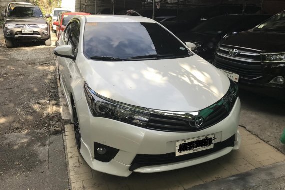 2016 TOYOTA ALTIS 2.0V automatic top of the line