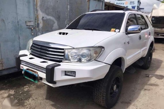 SELLING TOYOTA Fortuner V