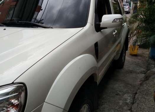 FORD ESCAPE XLT 2012 365k negotiable pa!