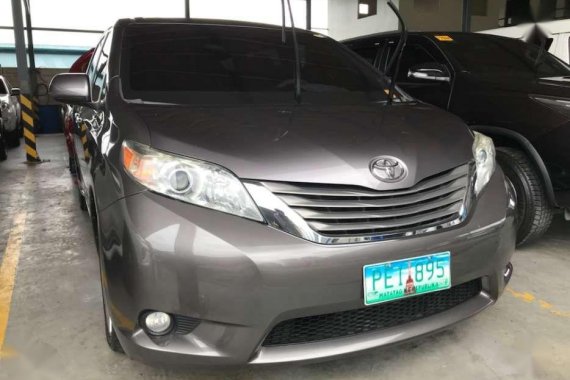 2011 Toyota Sienna XLE A/T Full Options Full Ootions