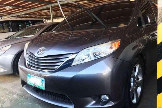 2011 Toyota Sienna XLE A/T Full Options Full Ootions