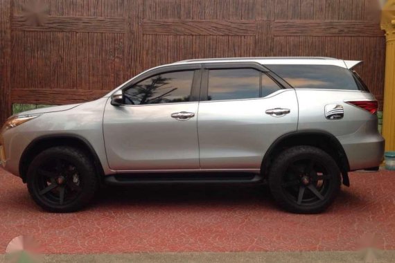 2017 Toyota Fortuner V top of the line diesel