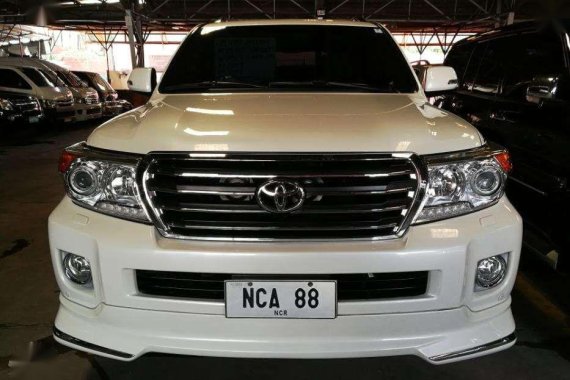 2014 Toyota Land Cruiser LC200 White Pearl color