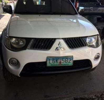 SELLING Mitsubishi Triton Strada pick up 2009 model