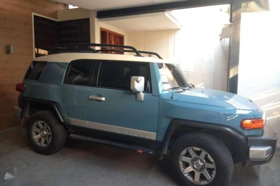 SELLING TOYOTA FJ Cruiser 2014