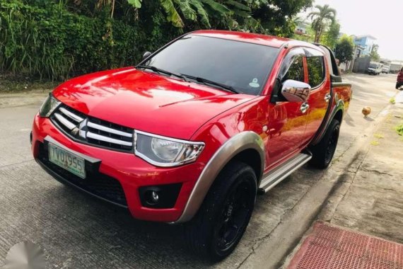 SELLING MITSUBISHI Strada 2012