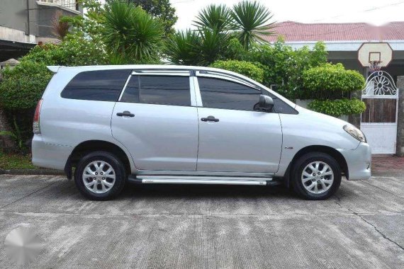 Toyota Innova E 2011 - AT for sale