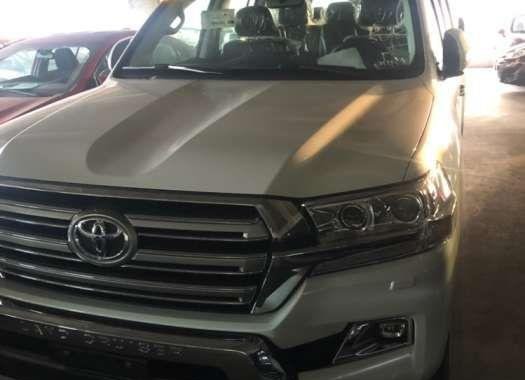 Toyota Land Cruiser 200 full option 2019 Available units