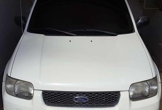 2005 FORD ESCAPE XLT 4x4 Top of the line (Loaded)