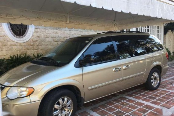 2005 Chrysler Town and Country van for sale