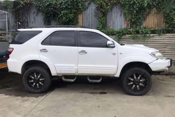 TOYOTA Fortuner V 4x4 2010 model
