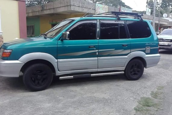 Selling Toyota Revo sports runner 2000