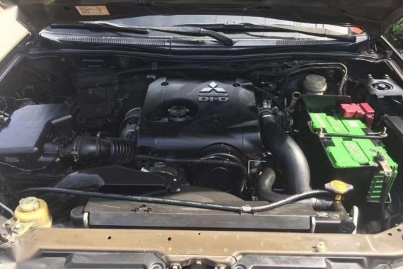 2013 Mitsubishi Montero gtv 4x4 automatic FOR SALE