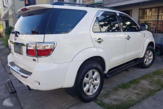 Toyota Fortuner G 2011 Manual D4d diesel engine Top of the line