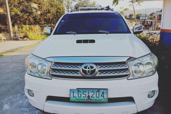 SELLING Toyota Fortuner 2010mdl