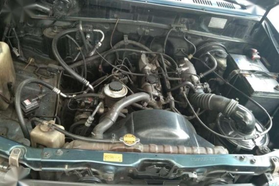 Selling Toyota Revo Model 2000