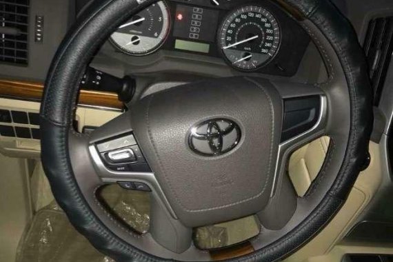 Toyota Land Cruiser LC200 VX DUBAI V8 AT 2017 