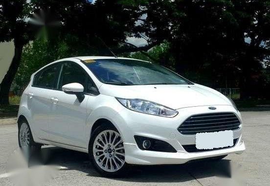 2015 FORD FIESTA . automatic . LIKE NEW . super fresh 