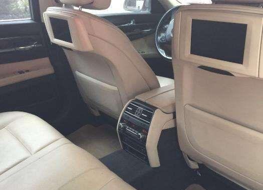 Selling well-maintained BMW 730i 2011