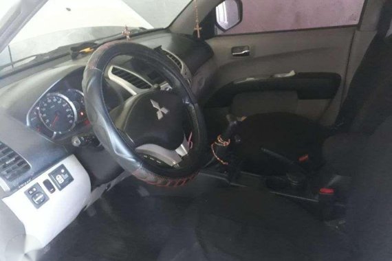 For sale Mitsubishi Strada 2010 model 4X4