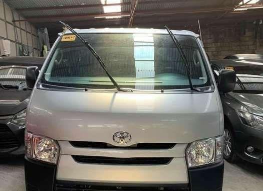 2016 Toyota Hiace 2.5 commuter diesel manual SILVER